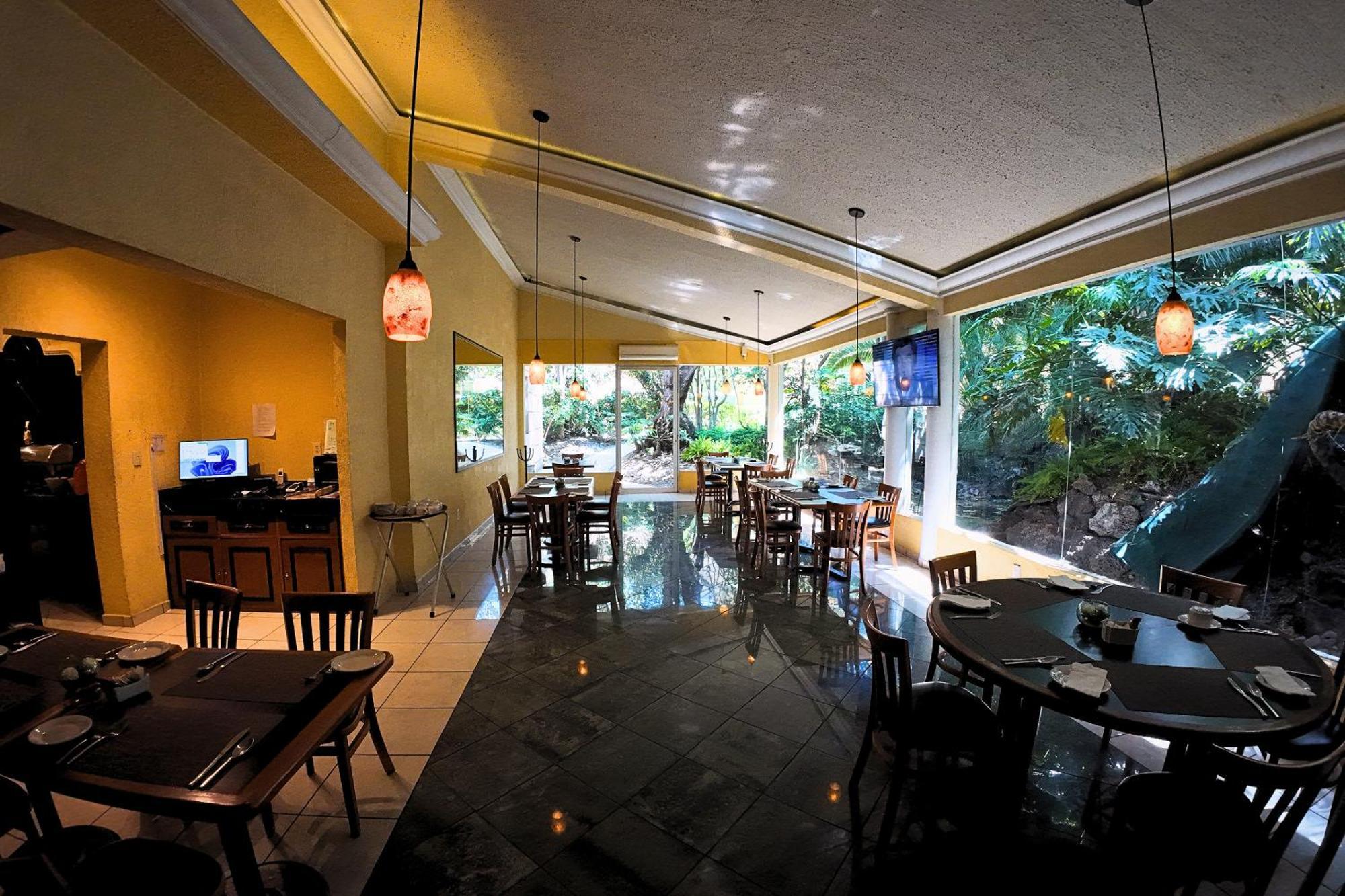 Hotel Real Del Bosque Golf And Spa Tula de Allende Bagian luar foto