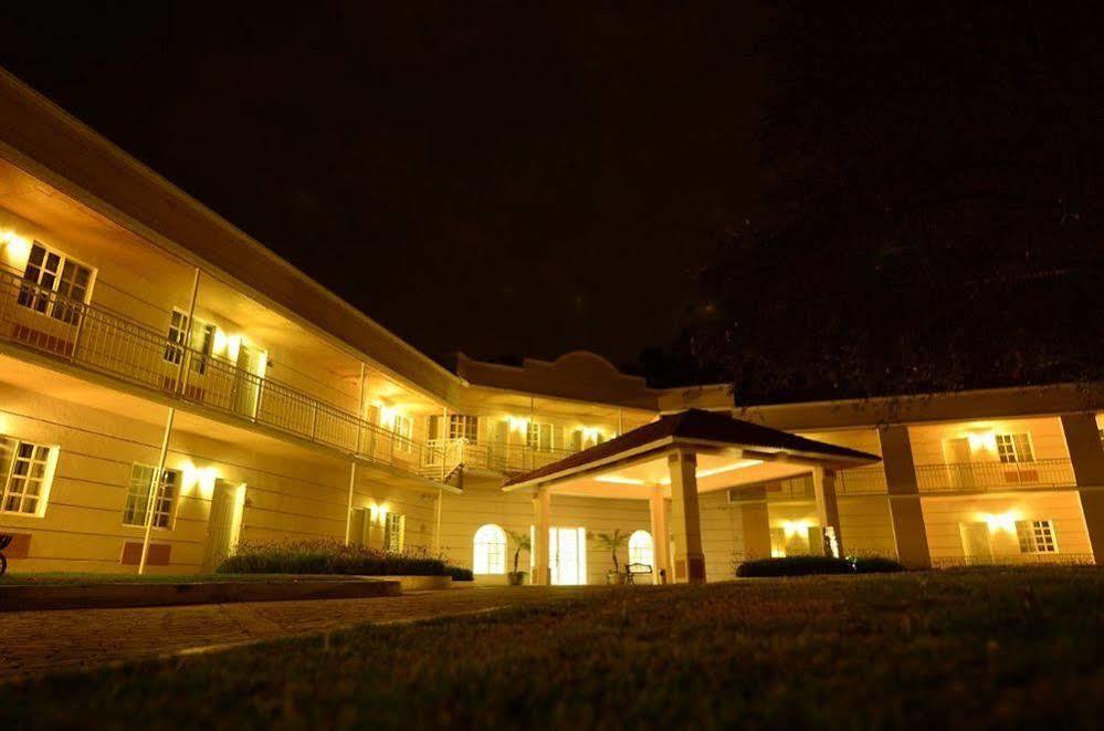 Hotel Real Del Bosque Golf And Spa Tula de Allende Bagian luar foto